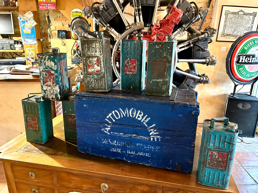 Caisse Automobiline  avec 7 bidons  1920 Réf 4150