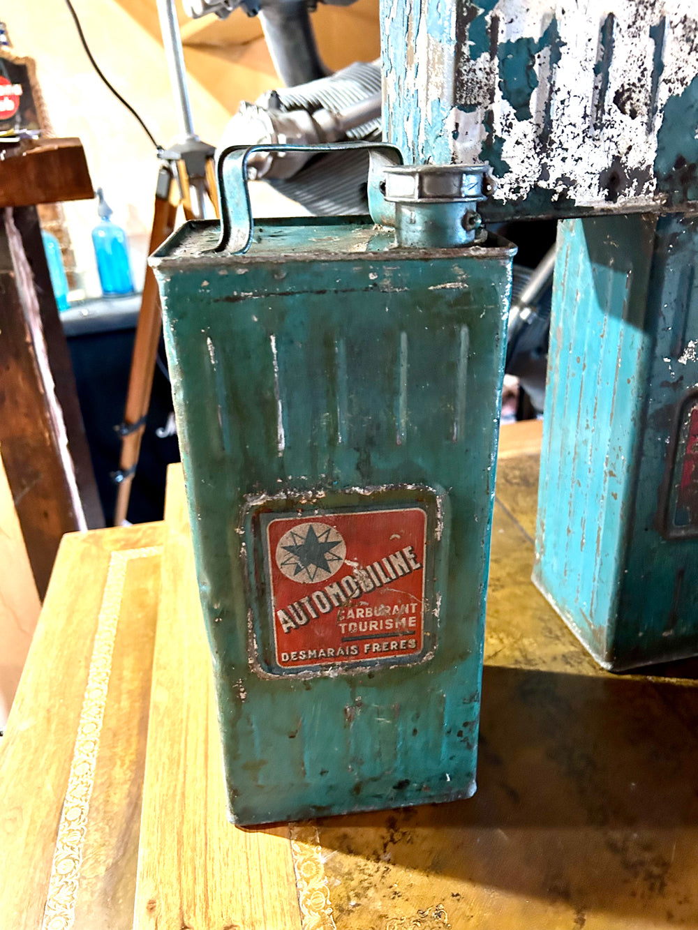 Caisse Automobiline  avec 7 bidons  1920 Réf 4150