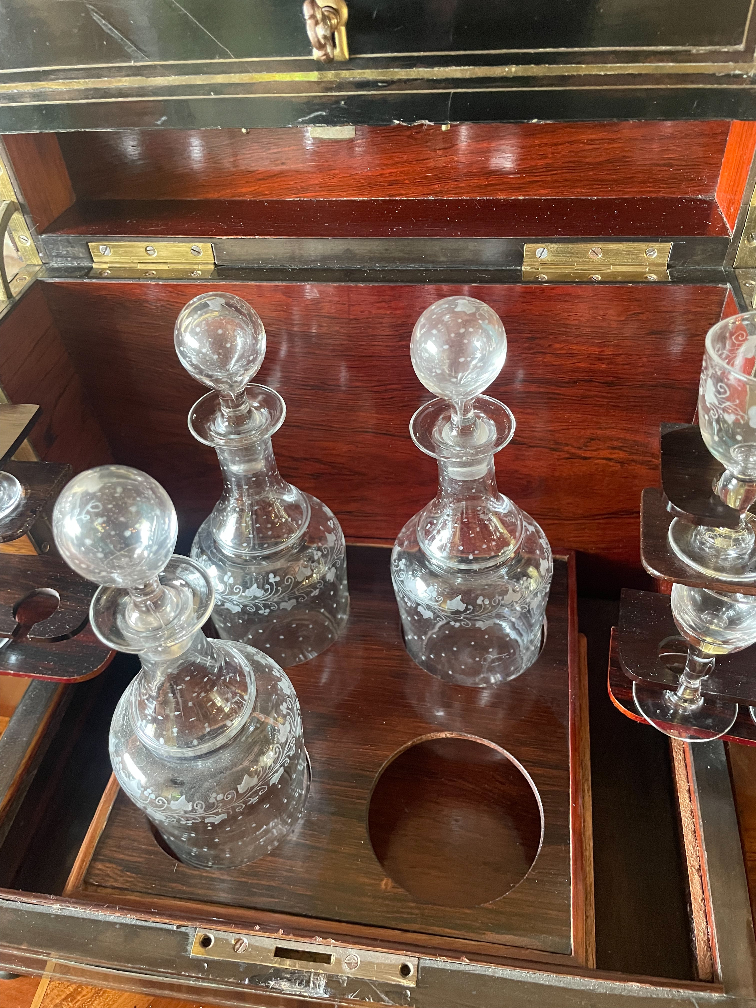 Cave à Liqueur Napoléon III Bois Laiton 15 Verres