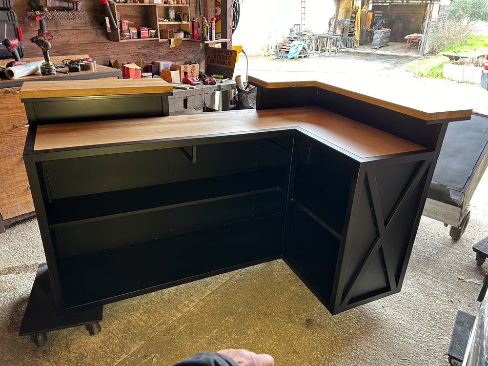 Comptoir de commerce industriel Réf 4219 Prix de base : 2500€