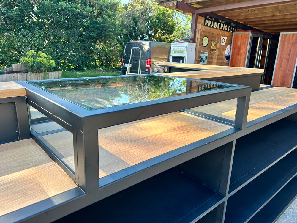 Comptoir de commerce avec vitrine Réf 4488 Prix de base 4300€