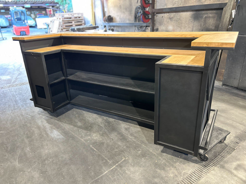 Comptoir design industriel sur mesure en U - Réf 4627