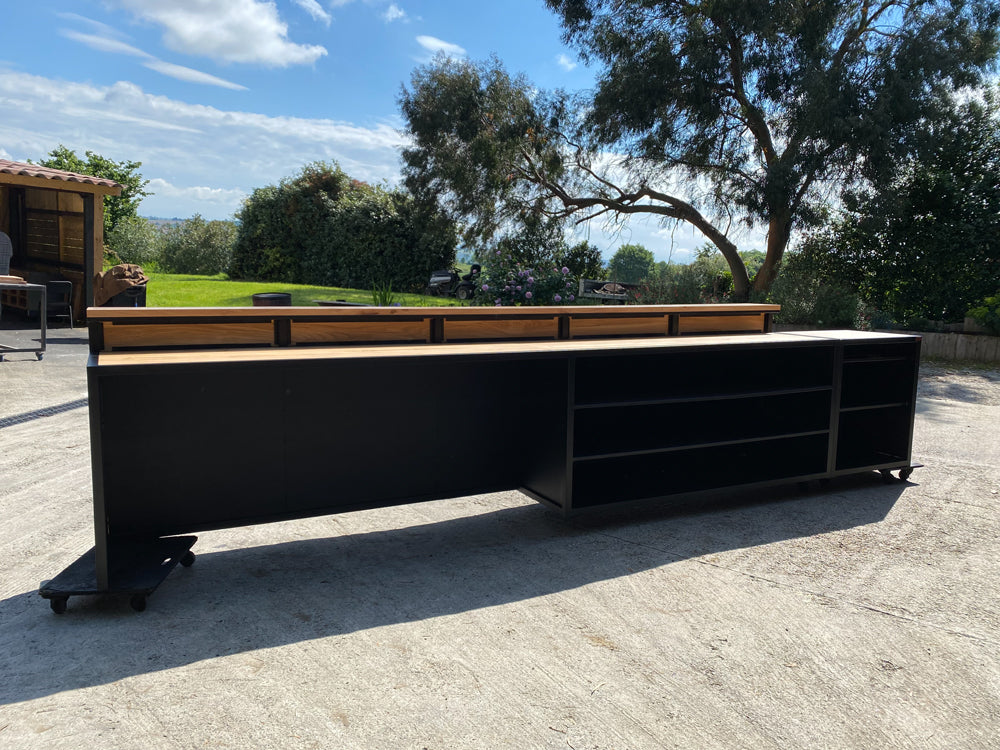 Comptoir design industriel bandeau bois.  Réf 4475  Prix à partir de 3900€