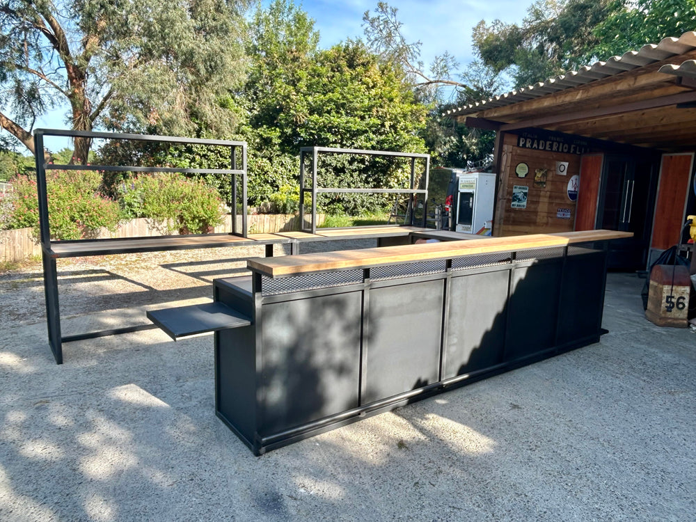Comptoir et arrière comptoir design industriel Réf 4489 Prix de base 5300€