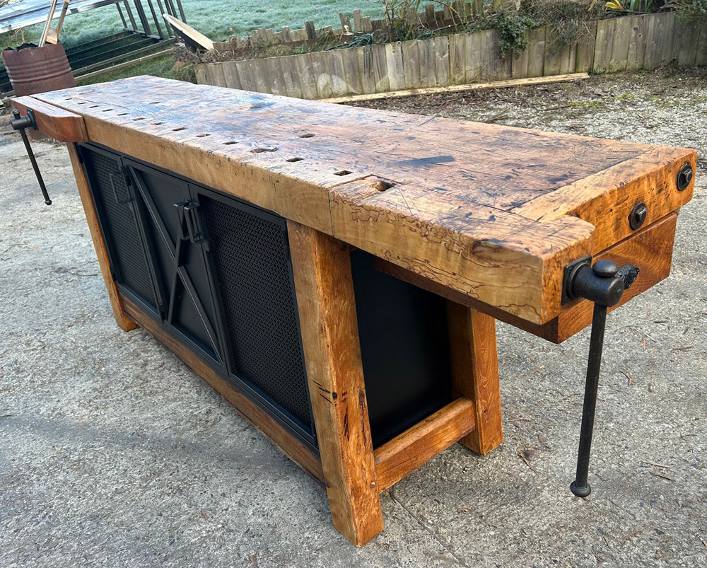 Etabli ancien modifié en buffet N°1