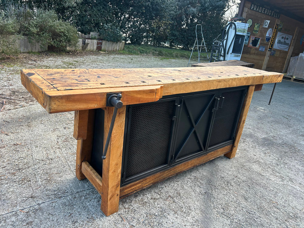 Etabli ancien modifié en buffet N°1