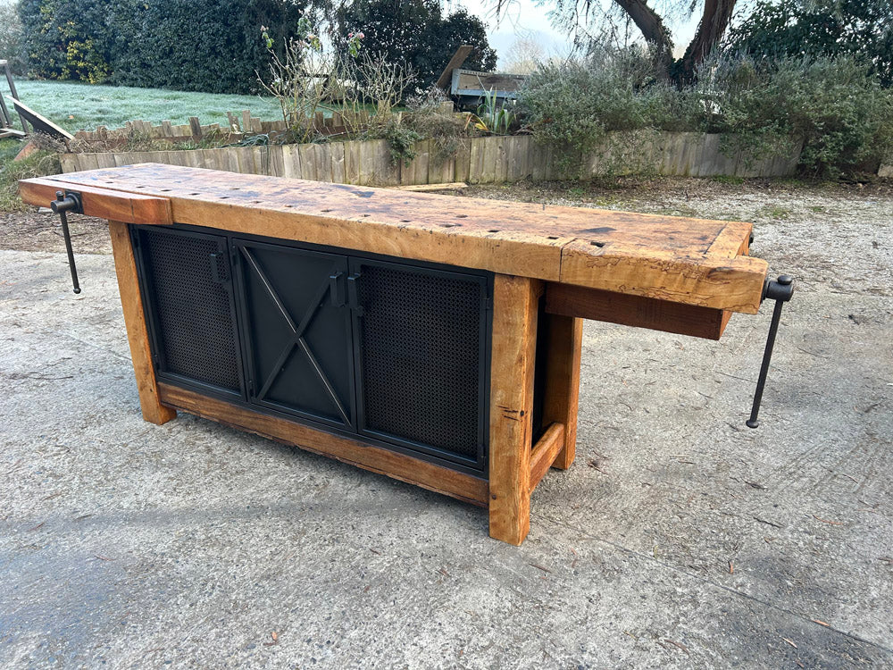 Etabli ancien modifié en buffet N°1