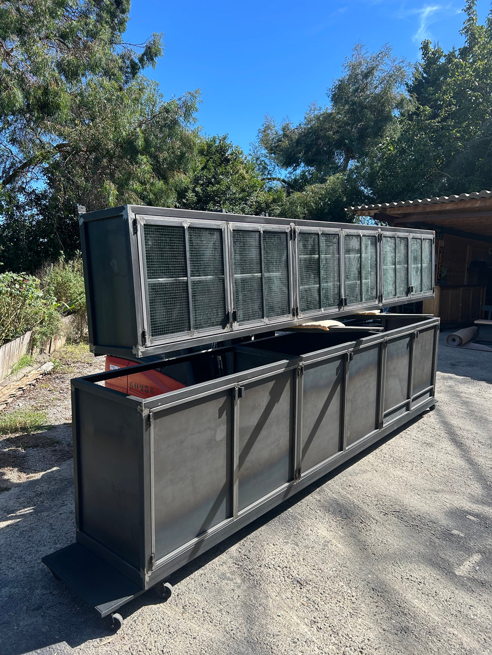 Buffet + meuble suspendu design industriel Réf 4547 Prix de base : 6200€