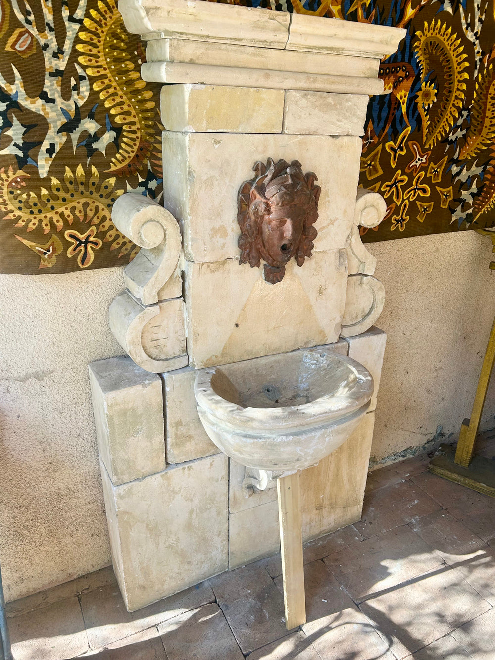 Grande fontaine murale en pierre de taille - Réf 4578