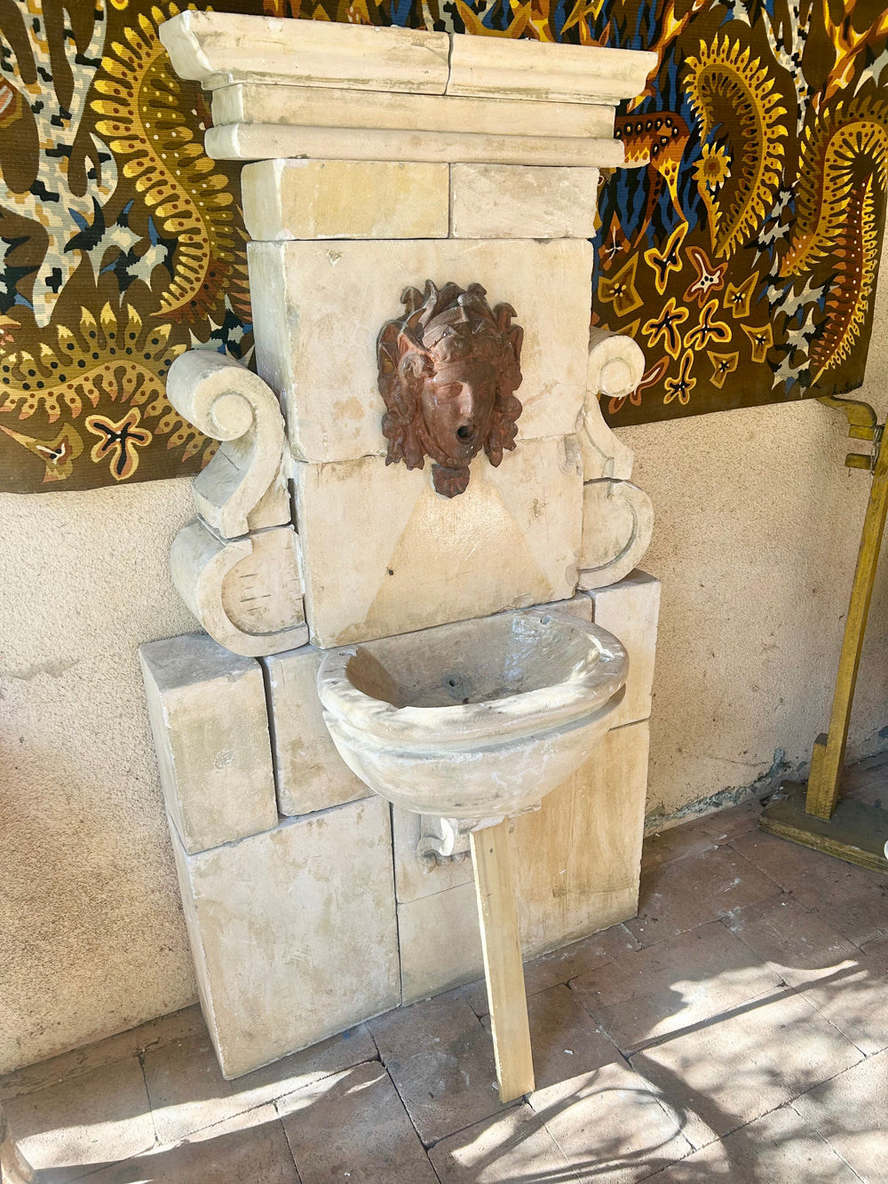 Grande fontaine murale en pierre de taille - Réf 4578