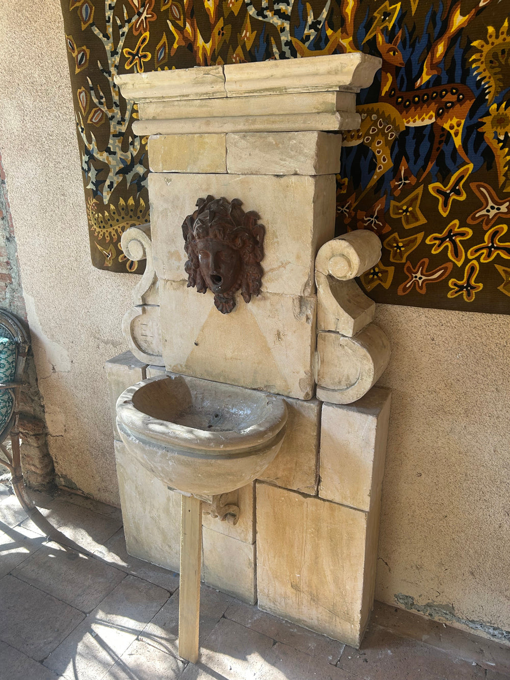 Grande fontaine murale en pierre de taille - Réf 4578