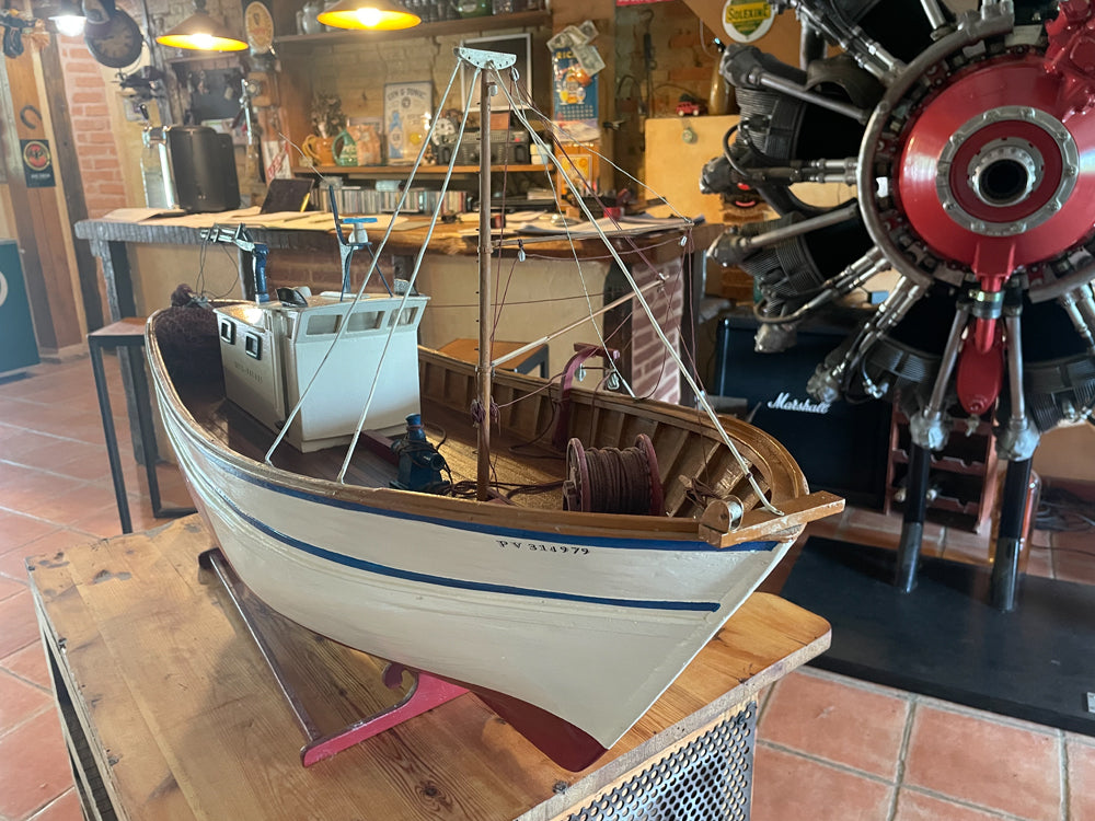 Grande maquette artisanale Chalutier Réf 4044