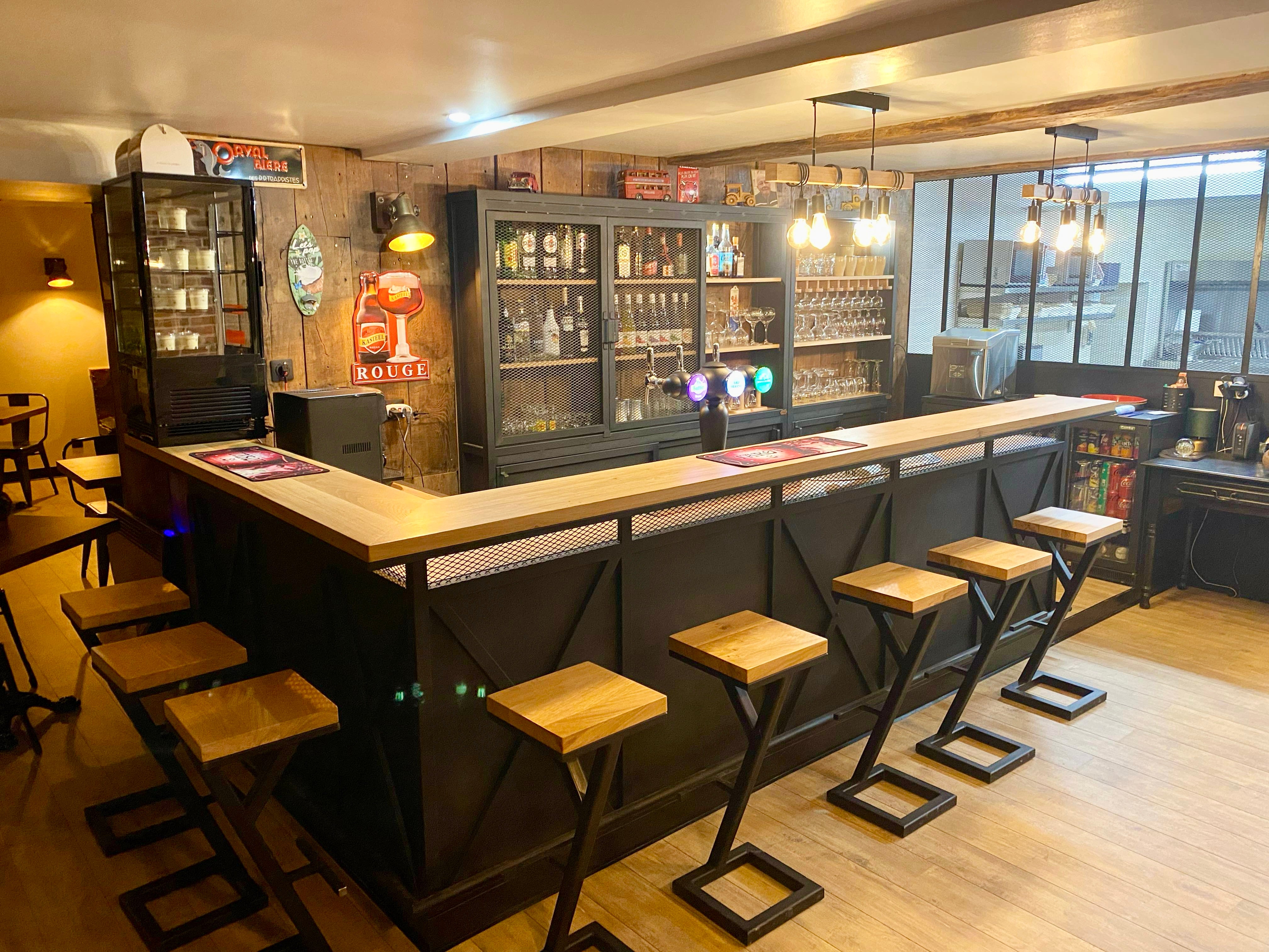 Comptoir façade ajourée PRIX de base: 2550€ réf 3945