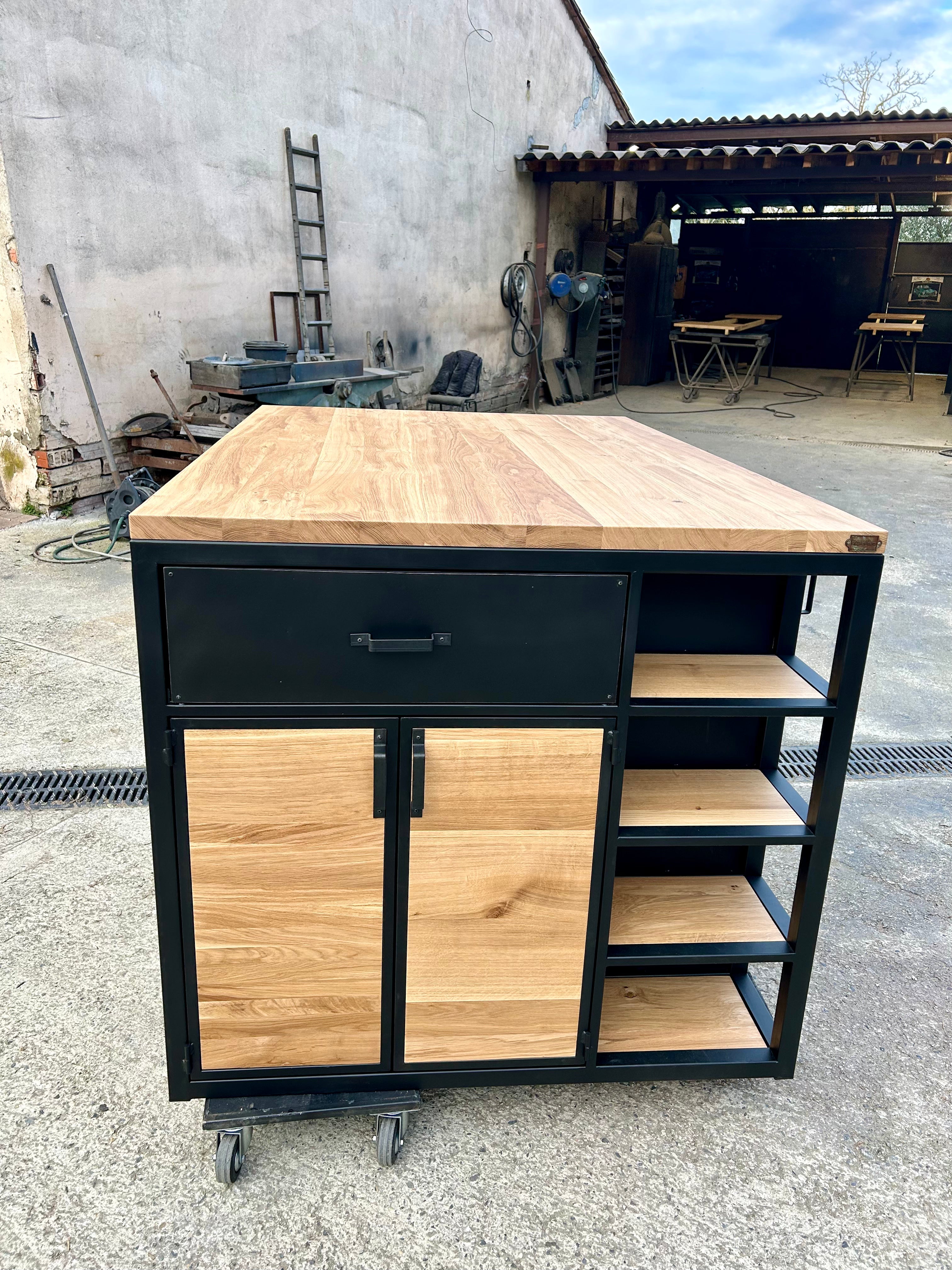 Ilot central design industriel PRIX de base :2800€ réf 3952