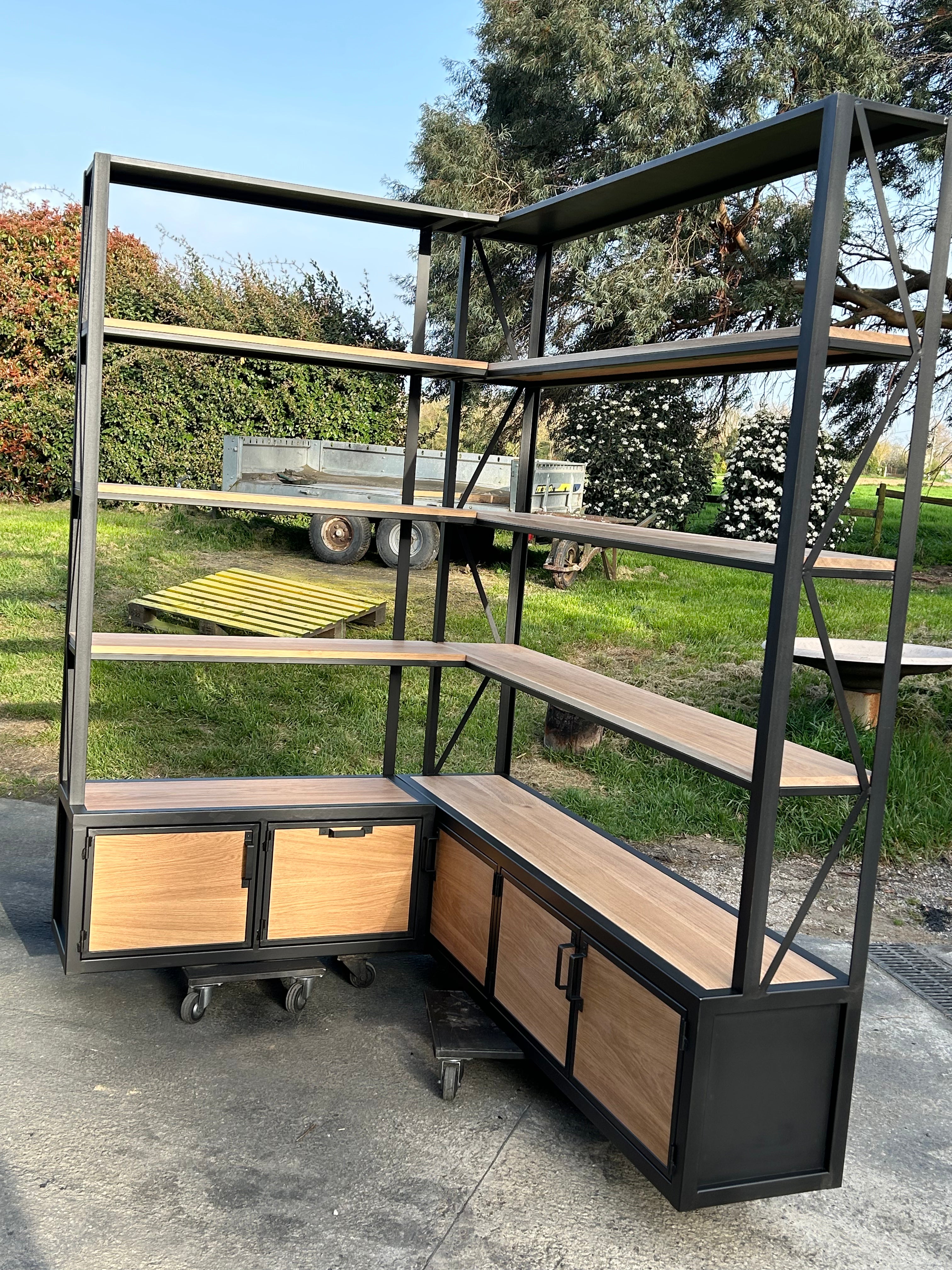 Bibliothèque d'angle métal et chêne création Prix de basse  7000€  Réf 4188