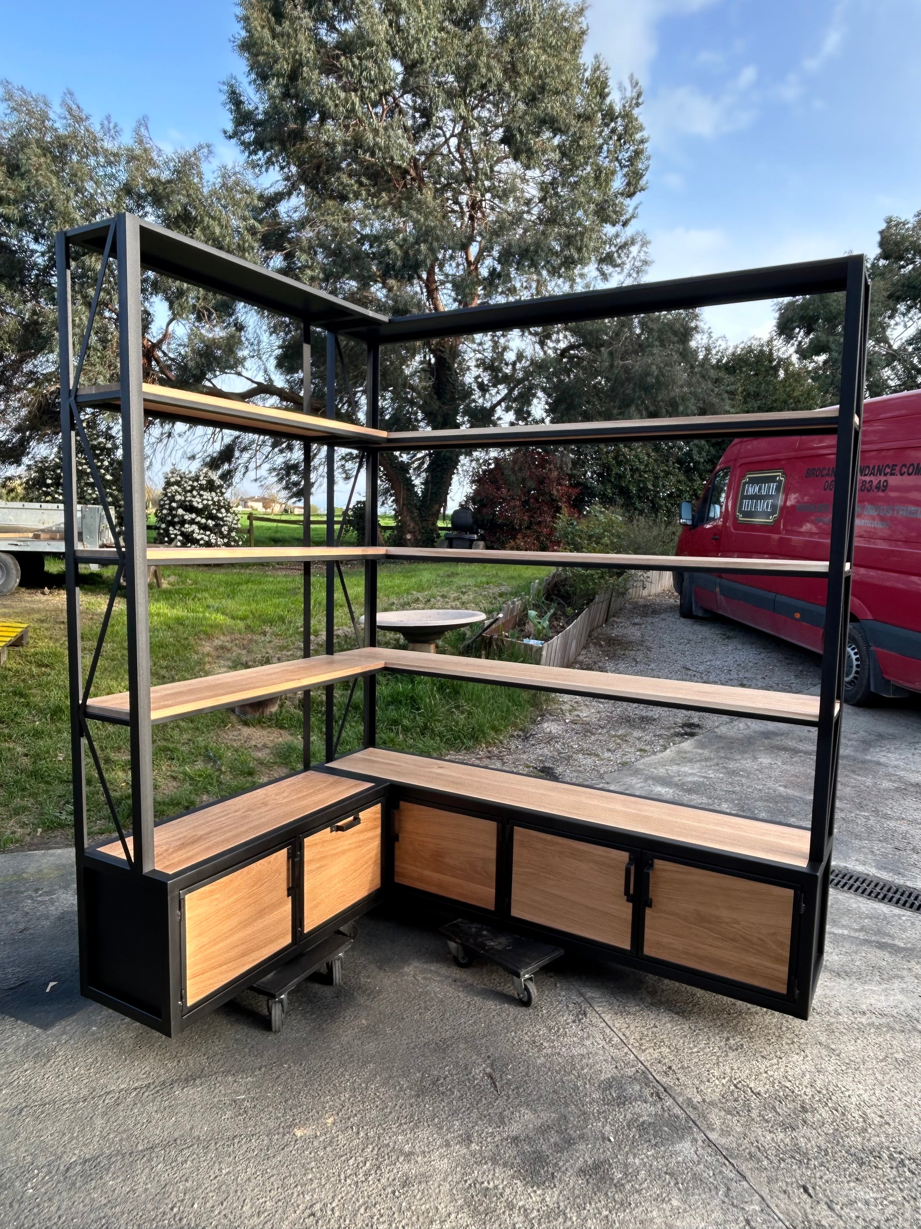 Bibliothèque d'angle métal et chêne création Prix de basse  7000€  Réf 4188