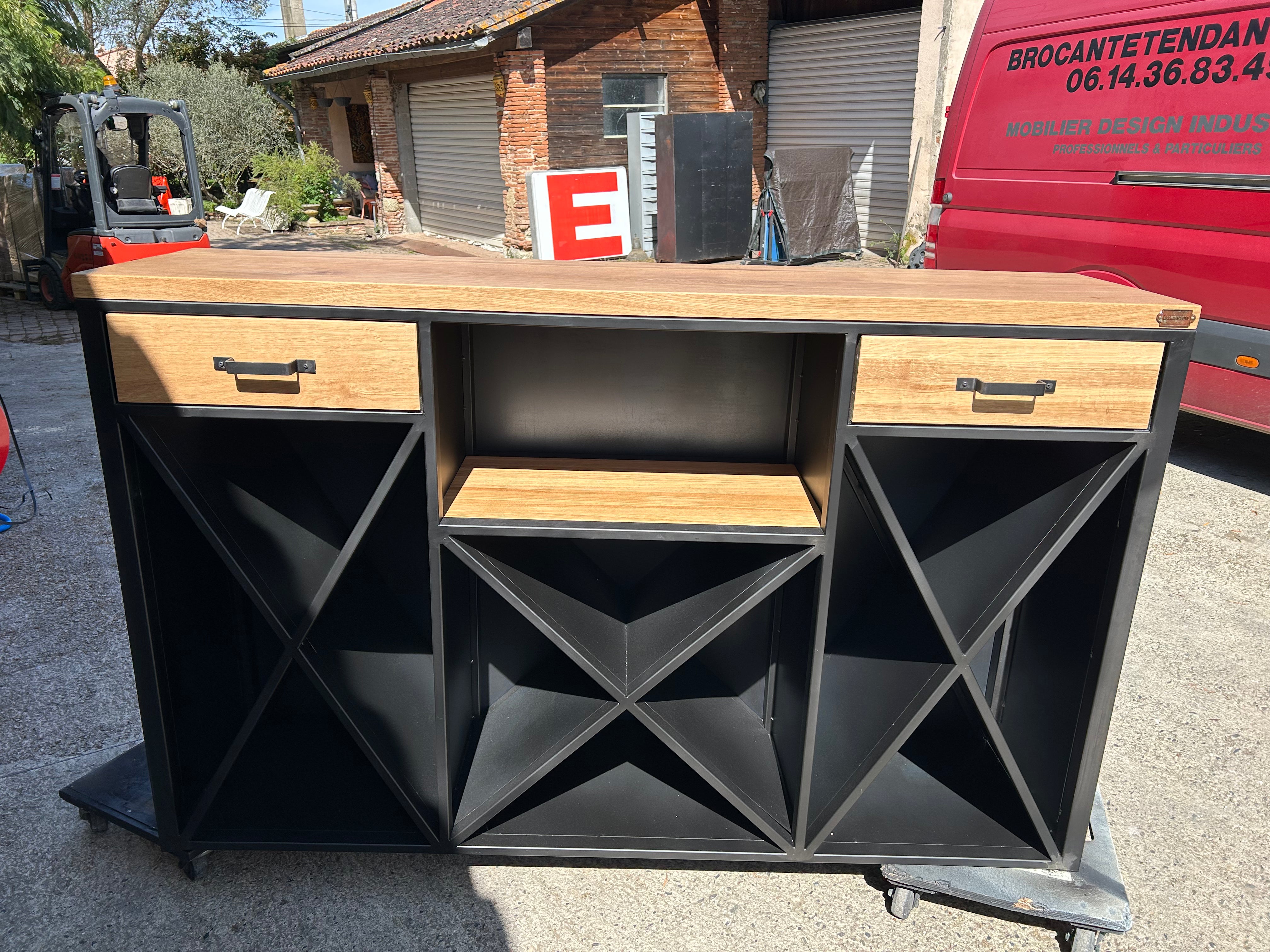 Buffet industriel cave à vin PRIX de base: 1700€ réf 3403