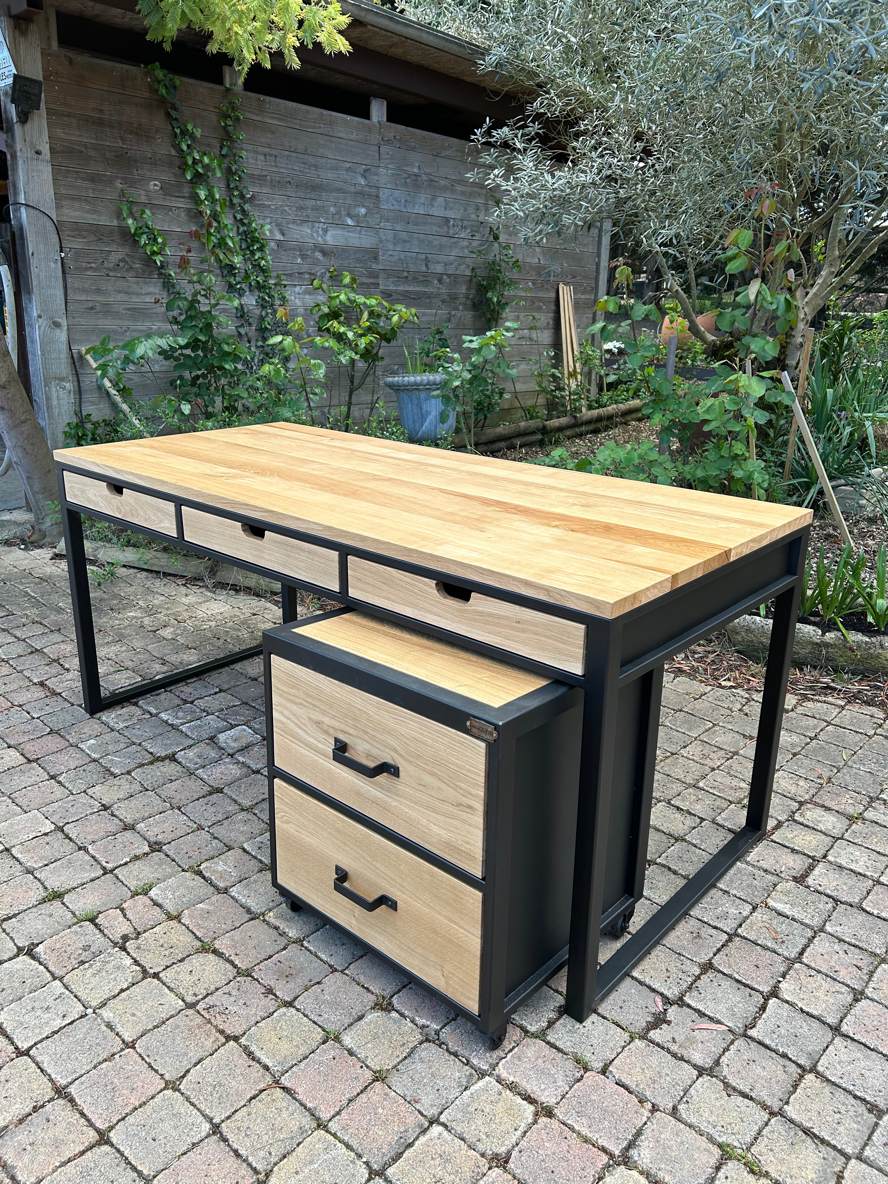 Bureau industriel avec caisson Réf 4245 sur devis