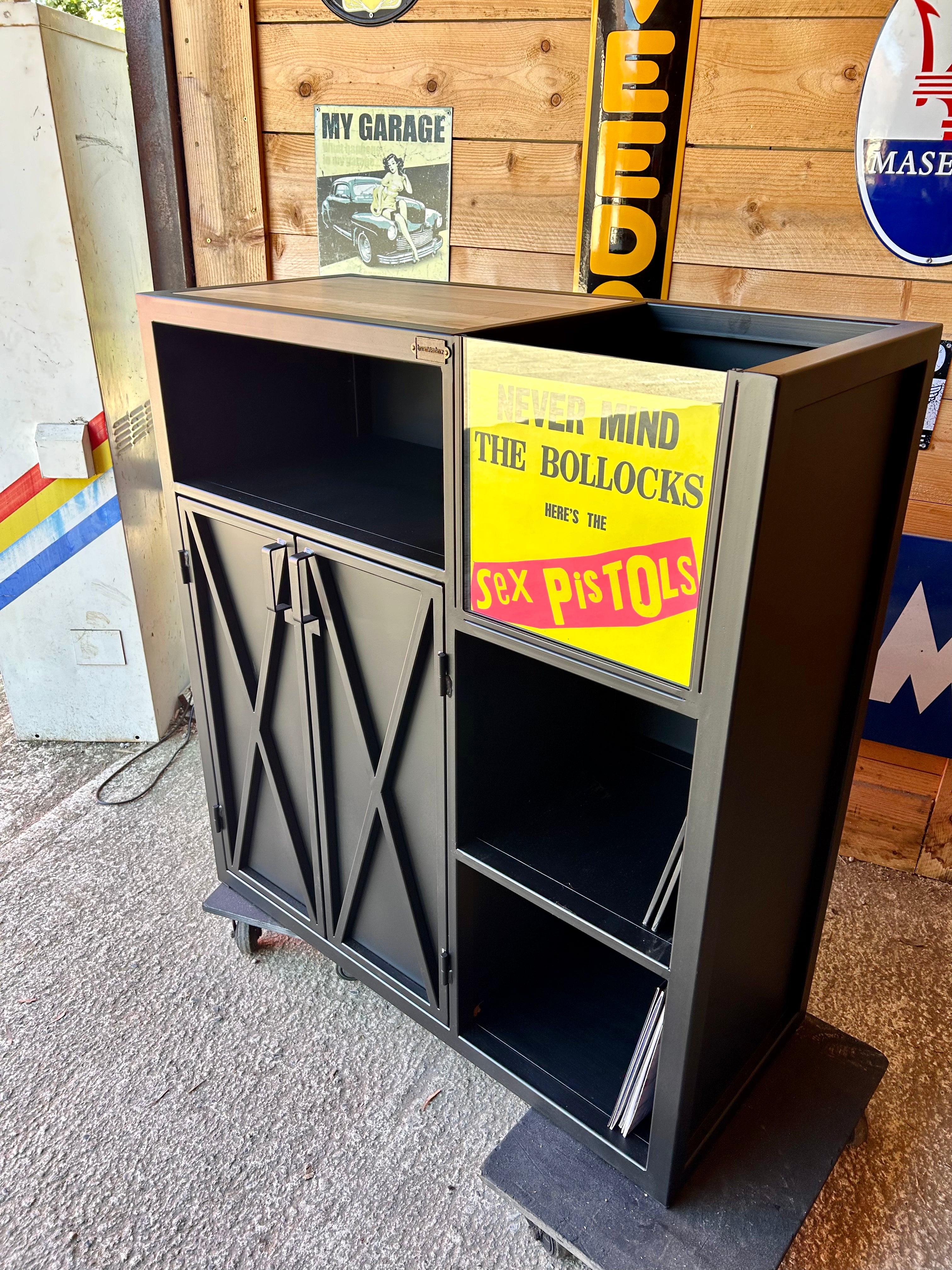 Meuble platine vinyle Réf 4126 Prix de base : 1050€