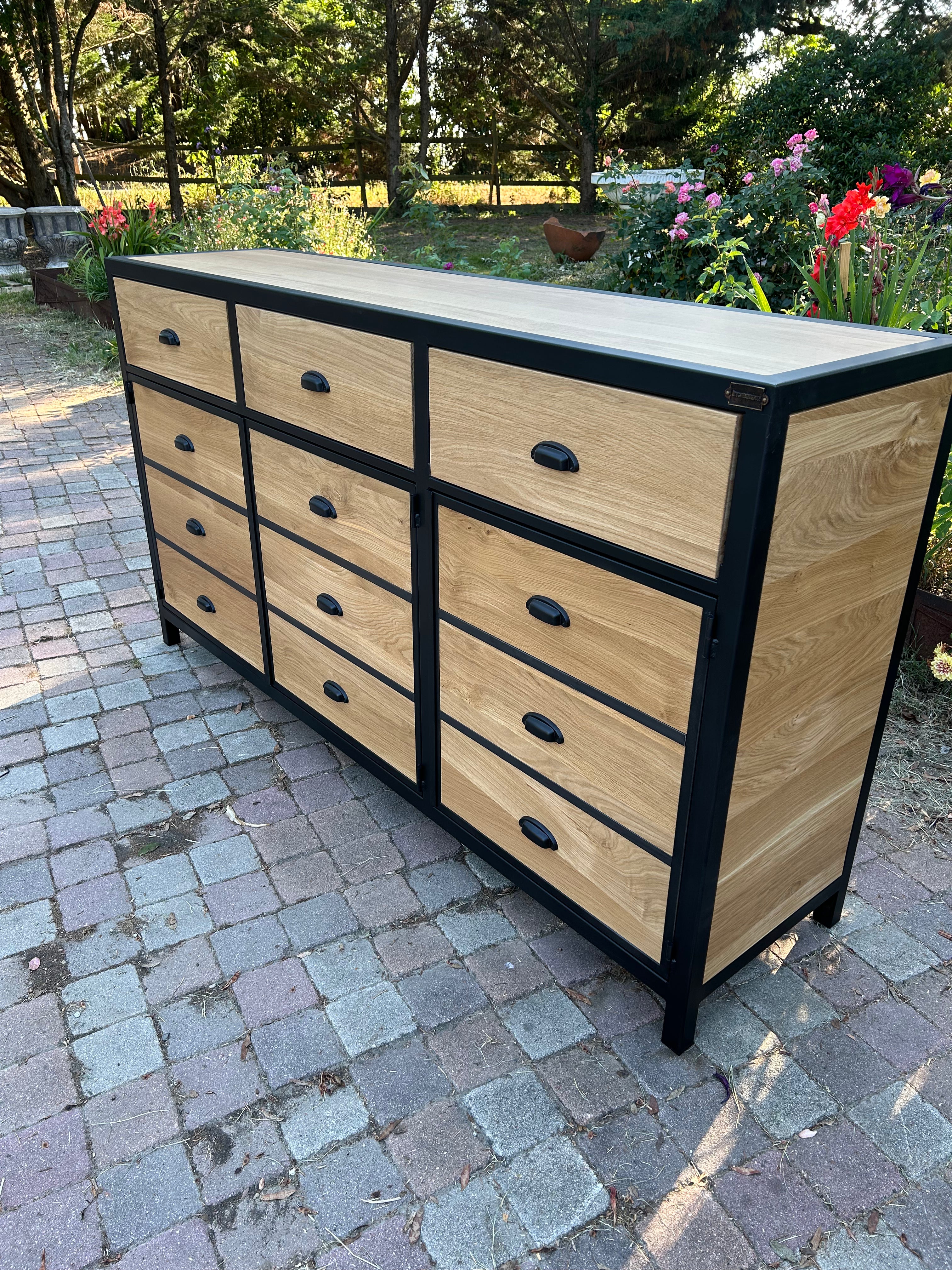 Buffet industriel métal & chêne PRIX de base: 1900€réf 3372