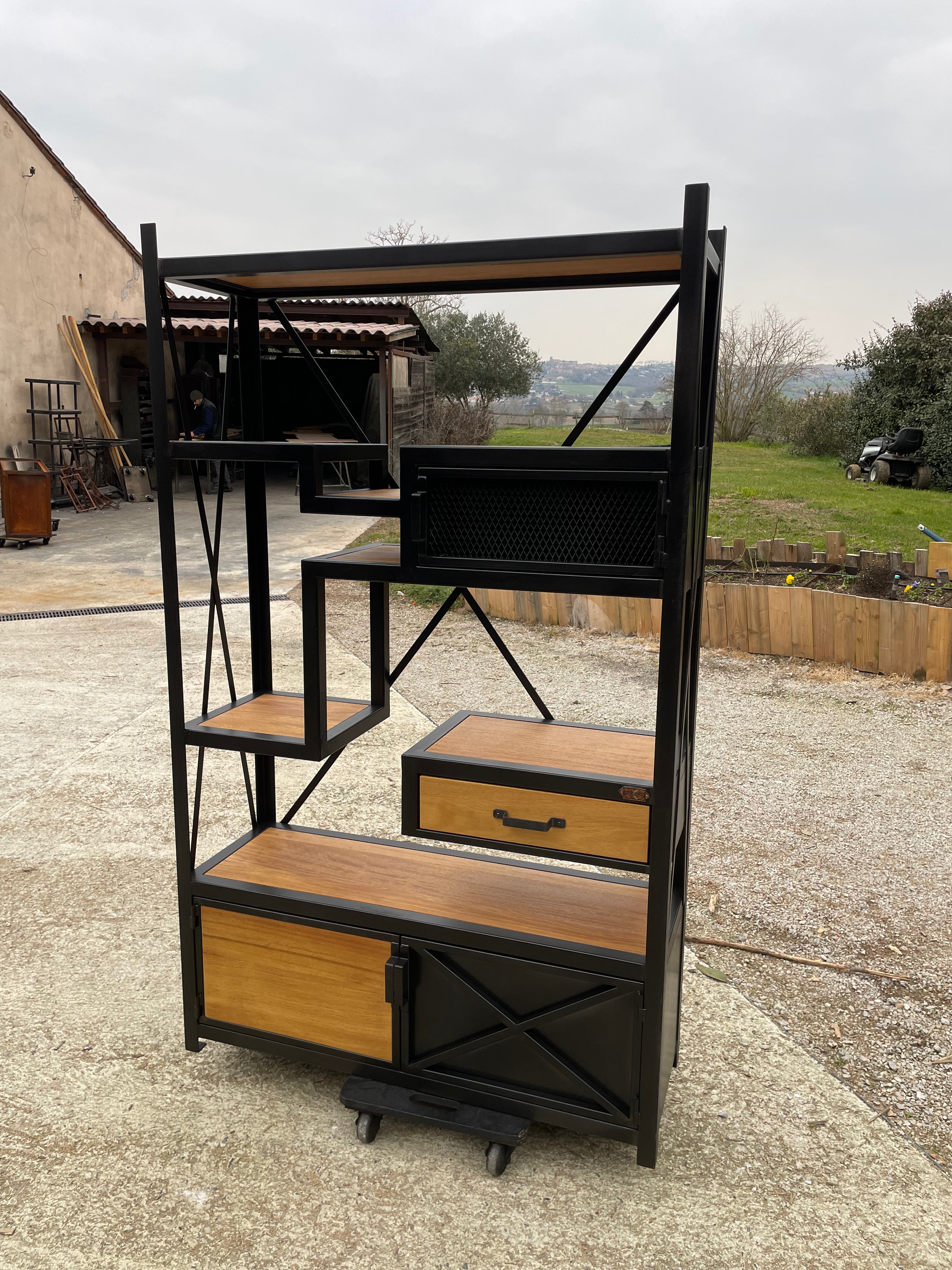 Etagère/Bibliothèque destructurée  Prix de base : 1500€ réf 4032