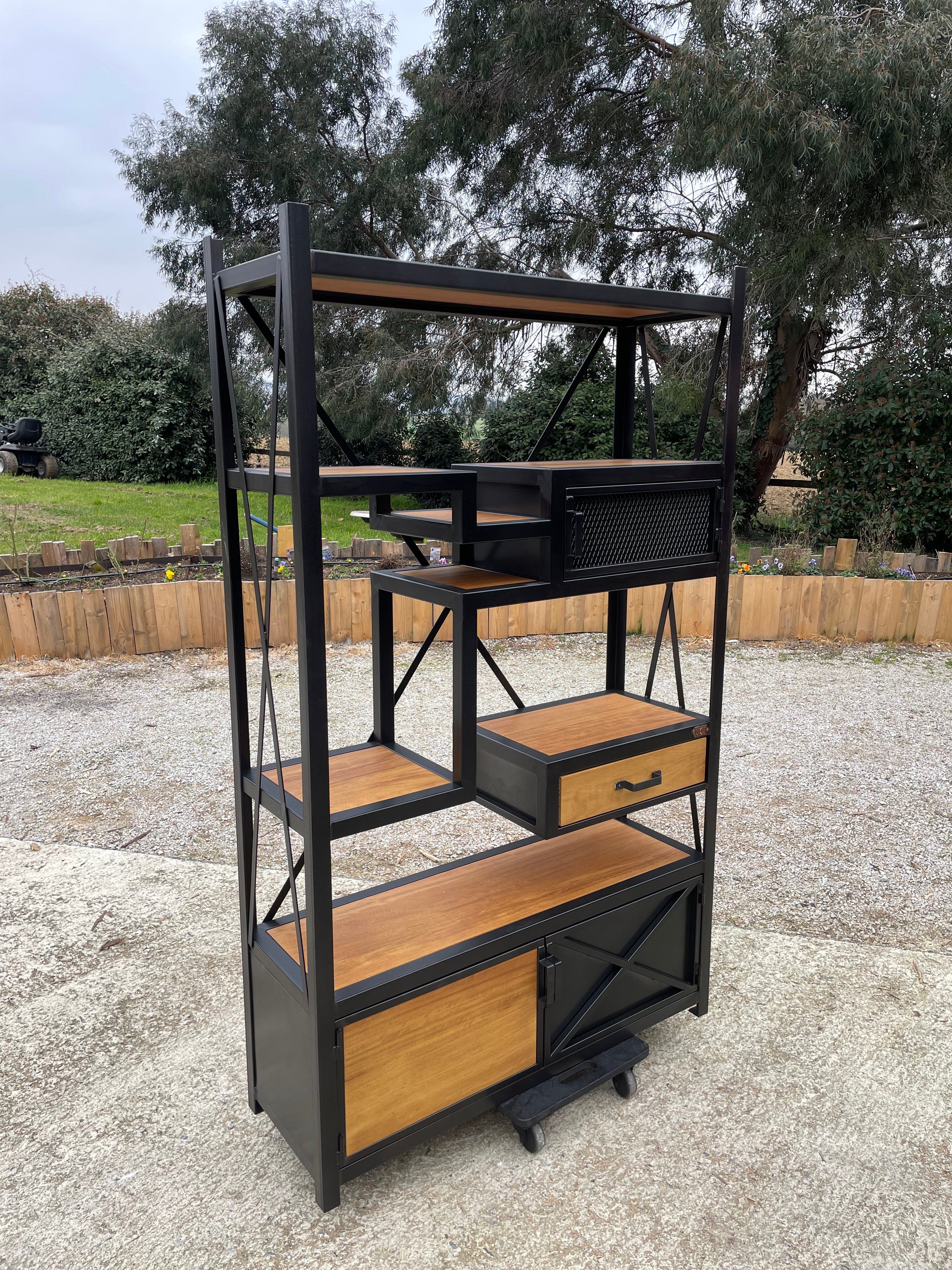 Etagère/Bibliothèque destructurée  Prix de base : 1500€ réf 4032