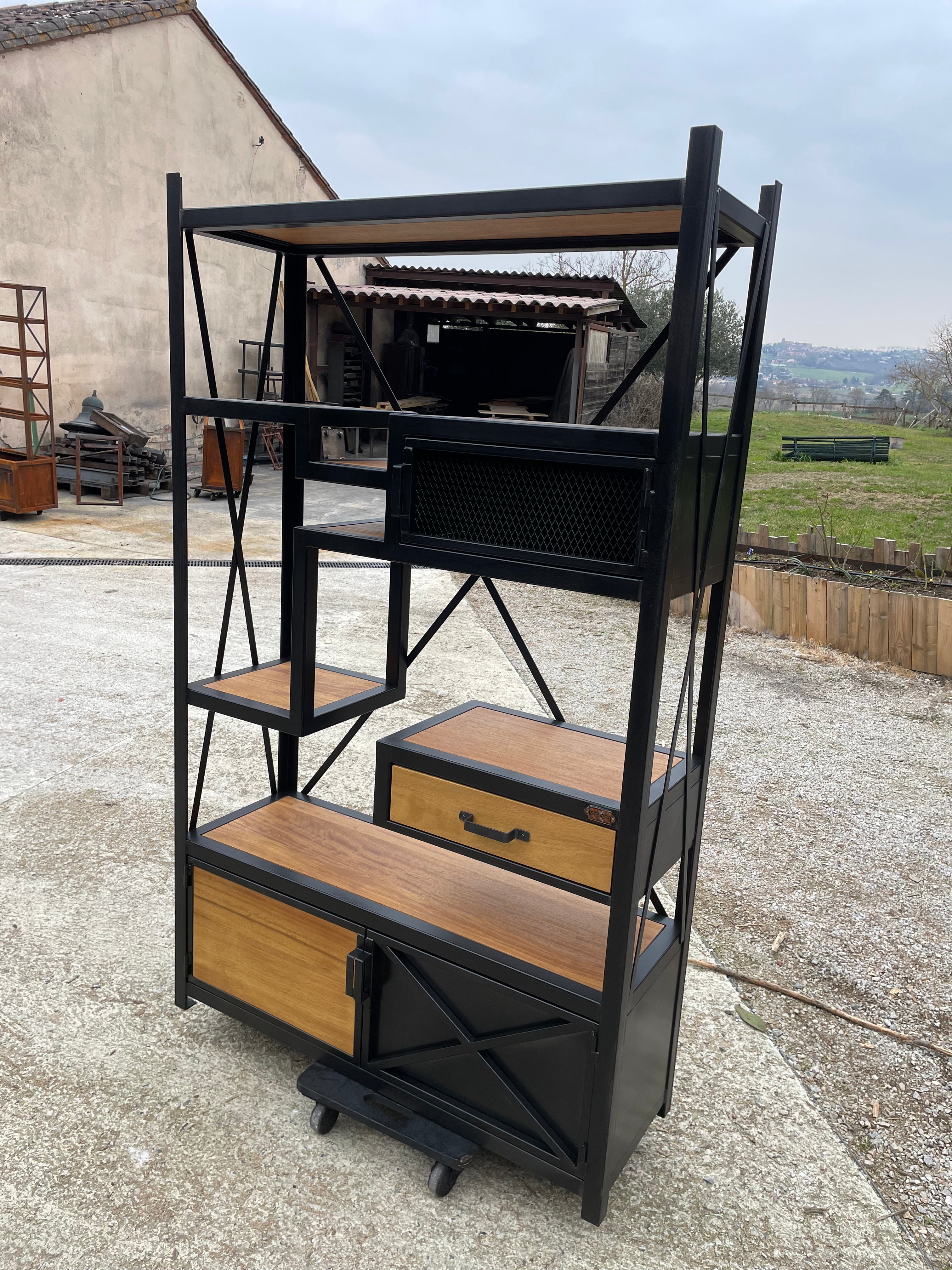 Etagère/Bibliothèque destructurée  Prix de base : 1500€ réf 4032