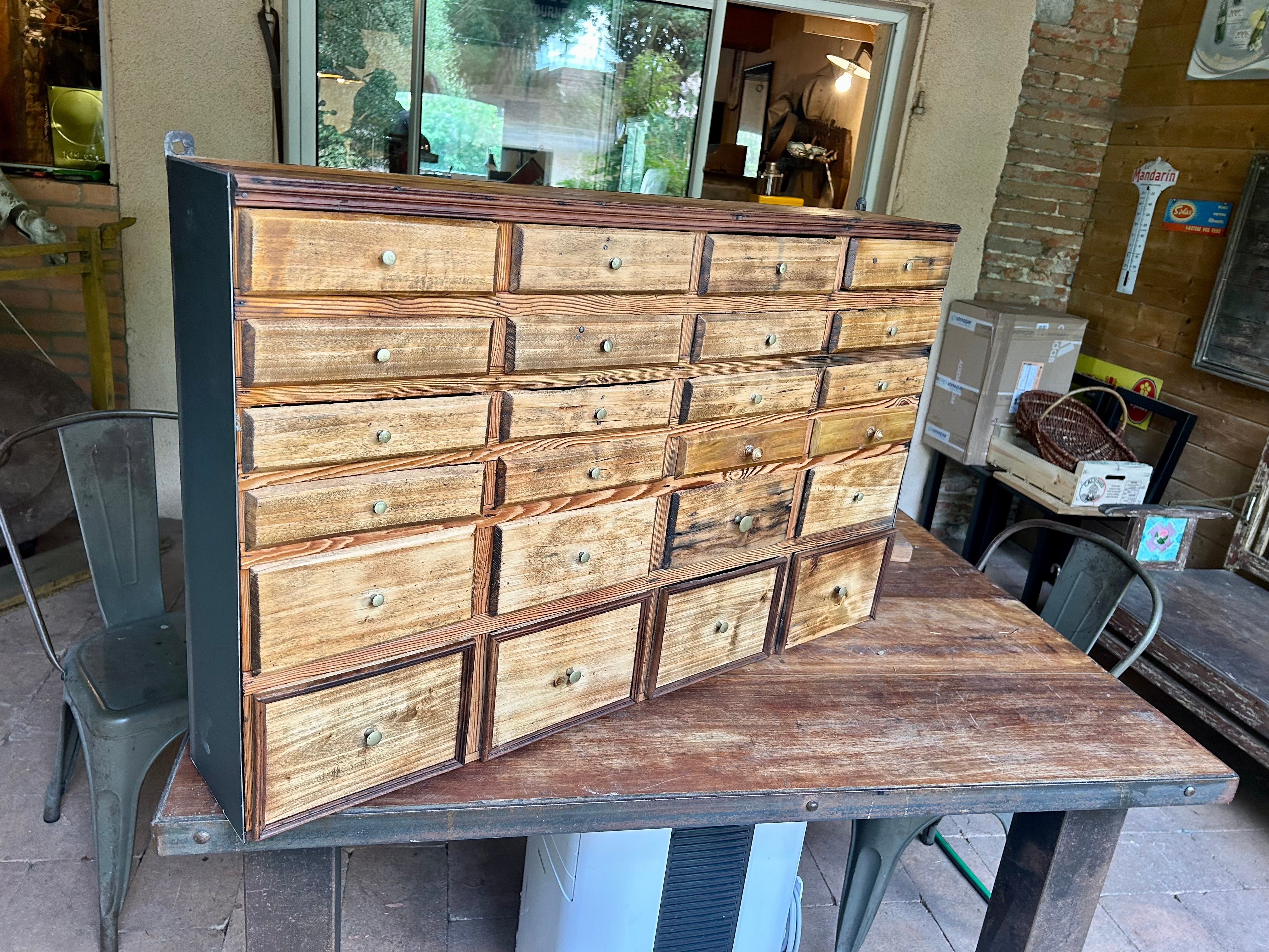 Meuble d'atelier suspendu 24 tiroirs Réf 4505