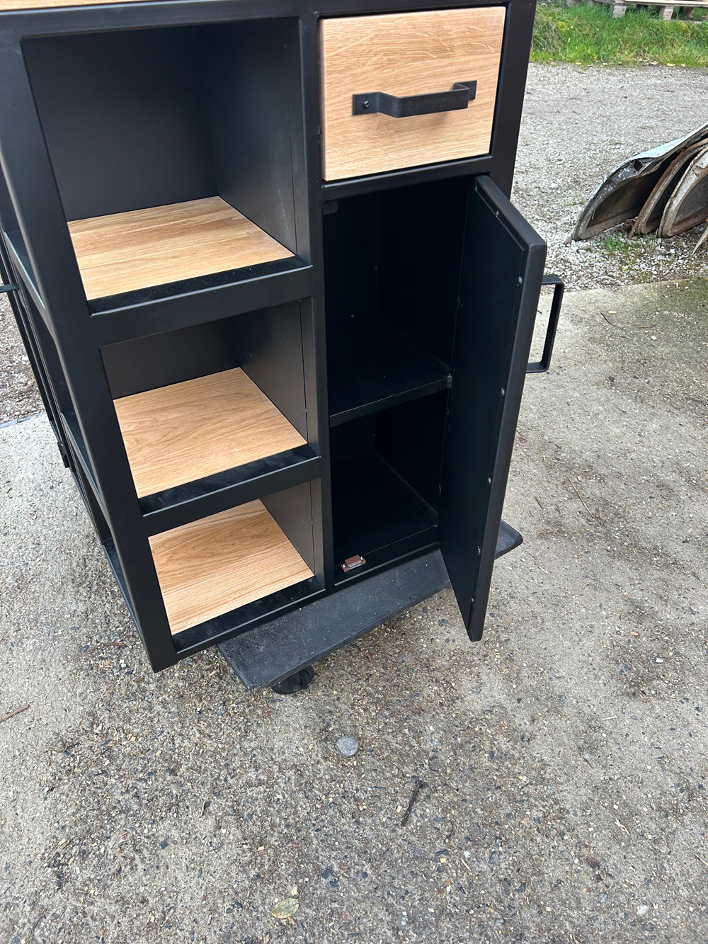 Ilot central design industriel  Réf 4428 Prix de base 1750€