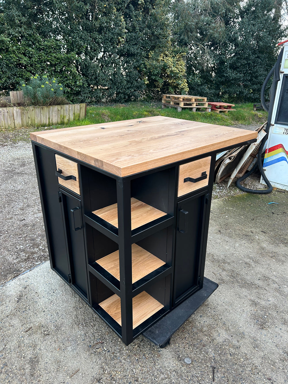 Ilot central design industriel  Réf 4428 Prix de base 1750€