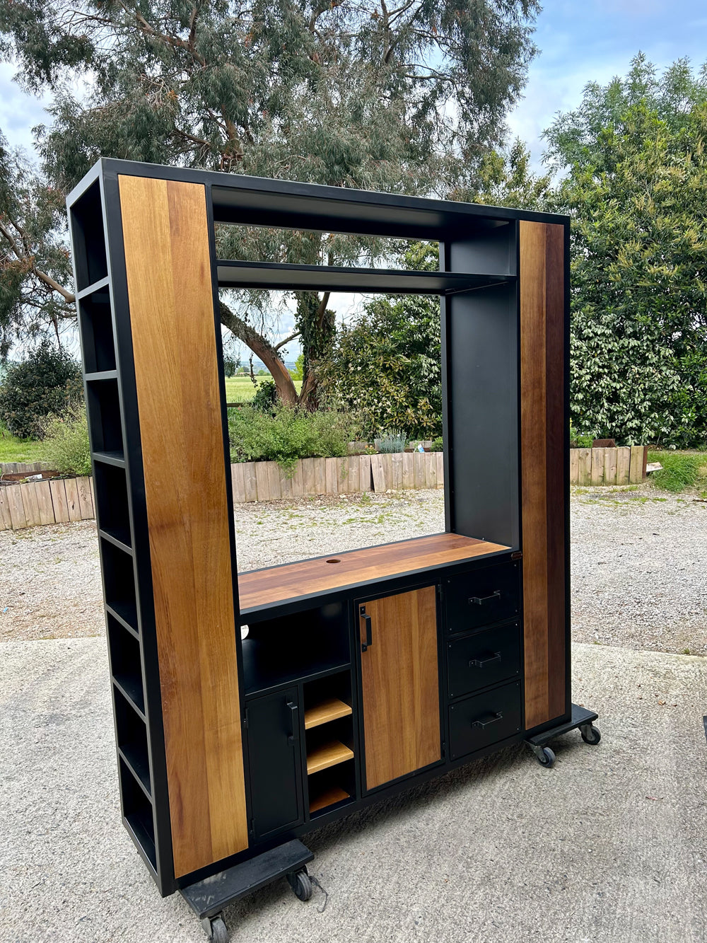 Meuble Tv ou living industriel Réf 4251 Prix de base : 2700€