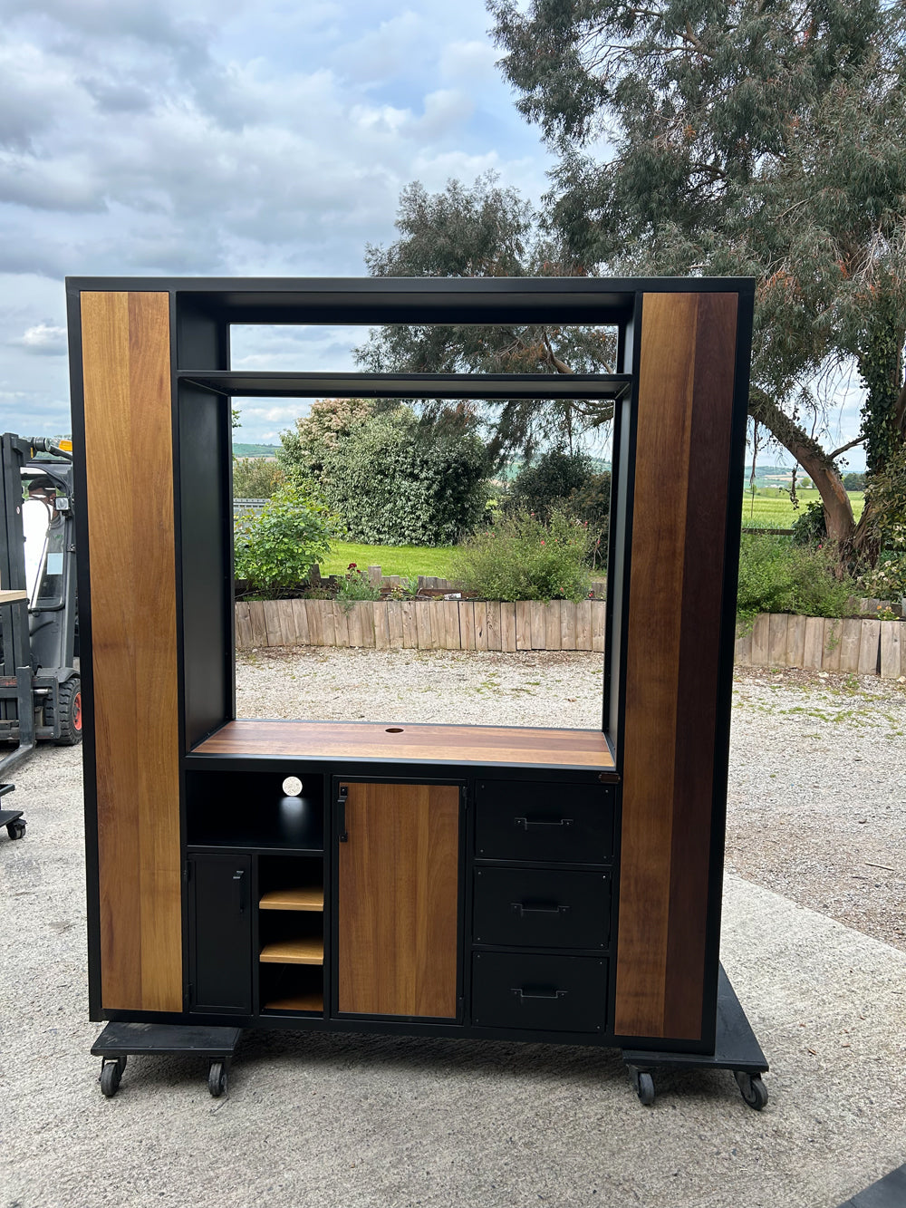 Meuble Tv ou living industriel Réf 4251 Prix de base : 2700€