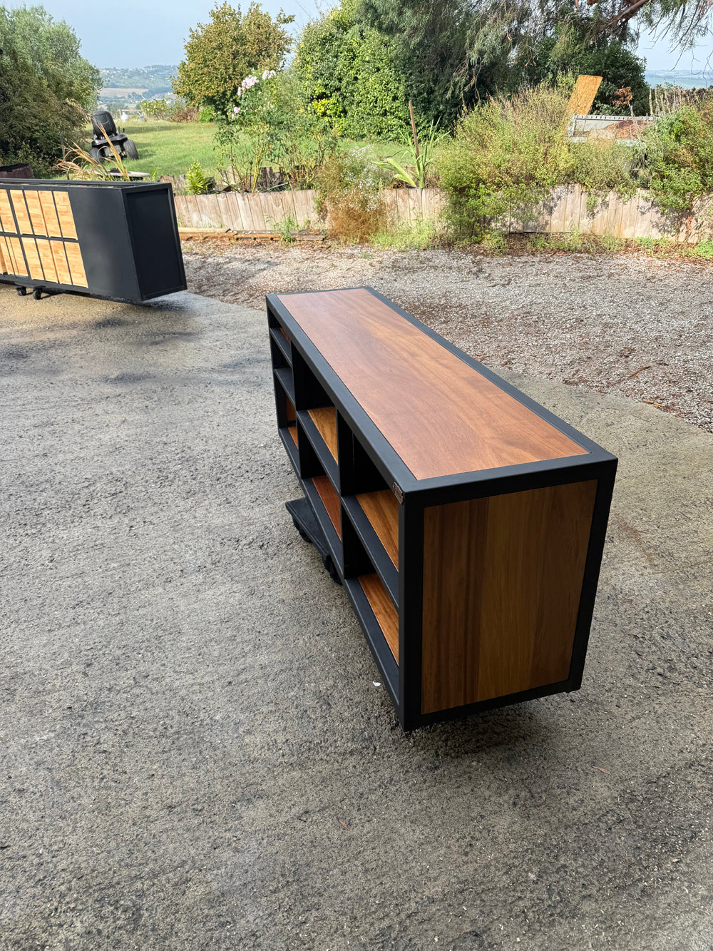 Meuble TV et Platine vinyle rétractable réf 4543 prix de base : 1390€