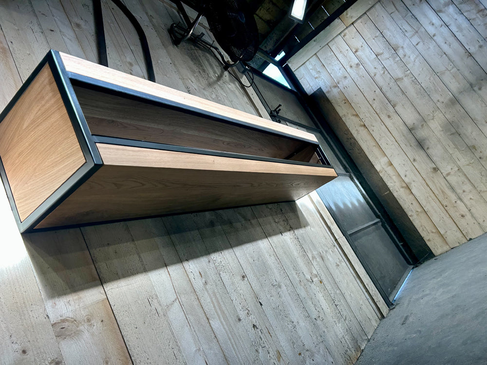 Meuble Tv suspendu métal et chêne Réf 4415 Prix de base : 840€