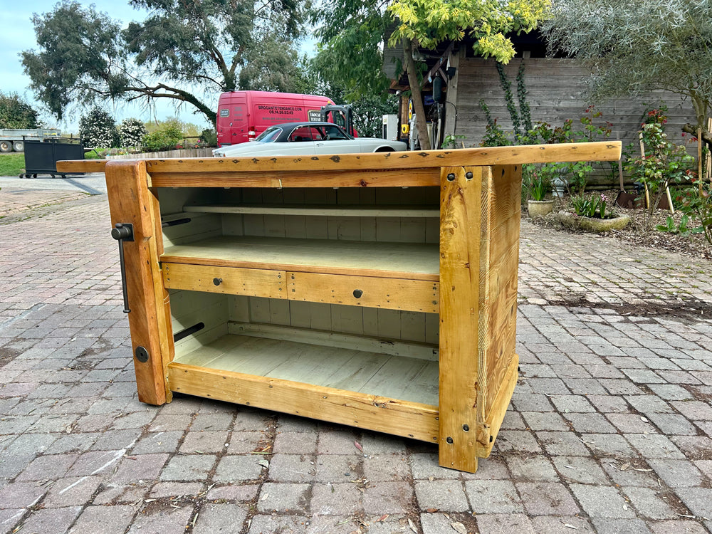 Etabli ancien habillage bois  réf 4239