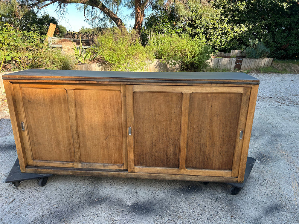 Buffet d'atelier portes coulissantes 1950 Réf 4546
