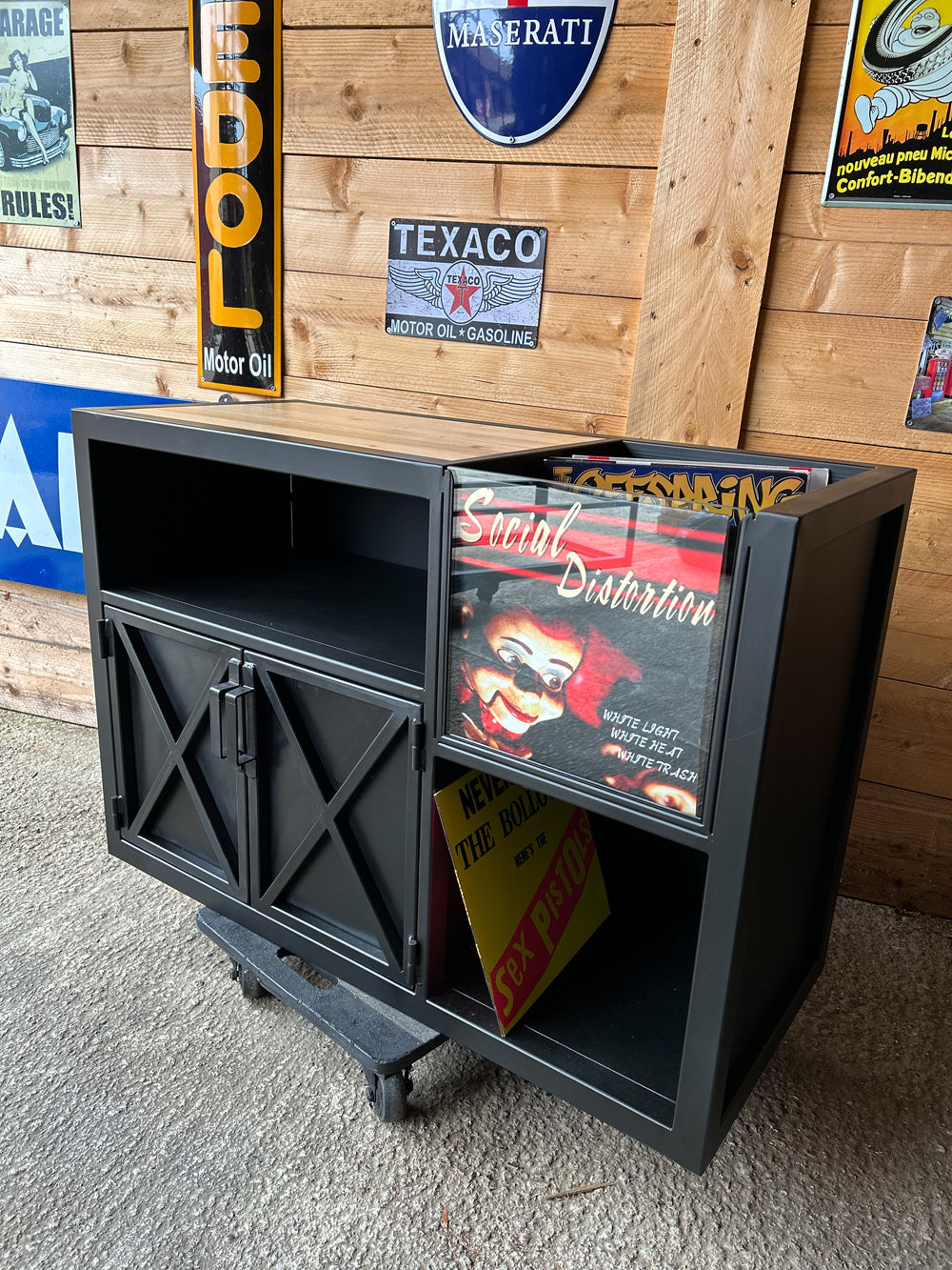 Meuble platine vinyle Réf 4126 Prix de base : 1050€