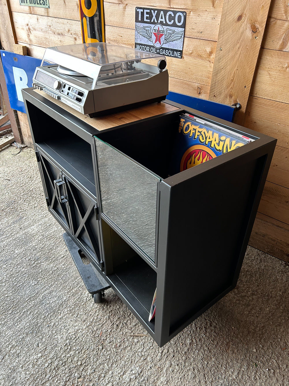 Meuble platine vinyle Réf 4126 Prix de base : 1050€