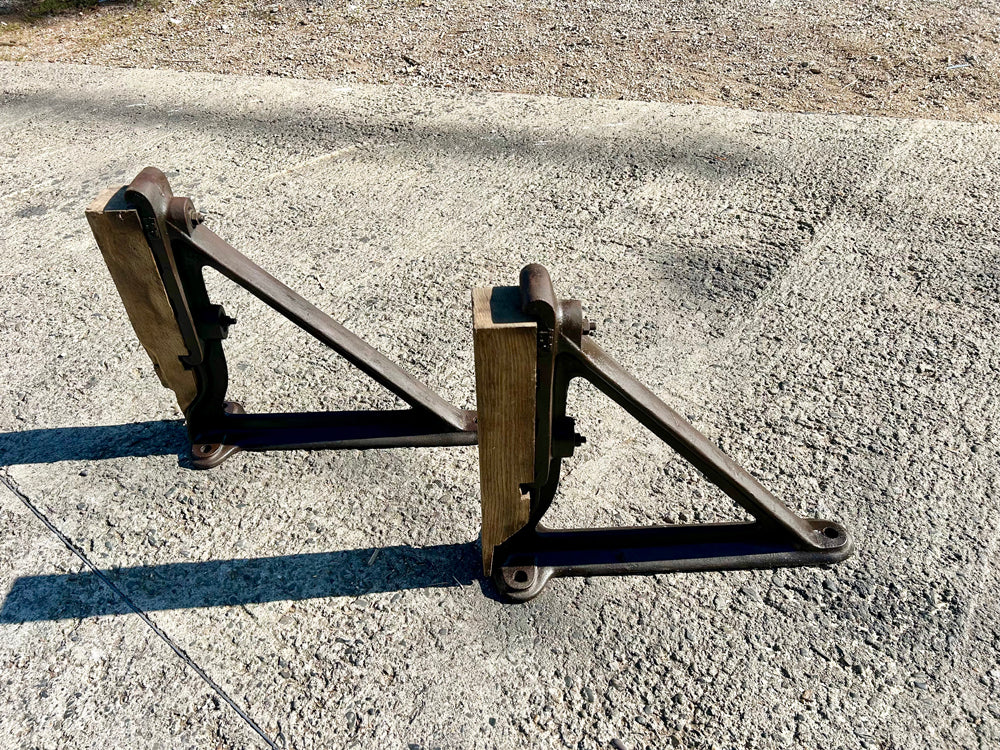 Paire d'équerre/Corbeau en Fonte 1900 Réf 4584