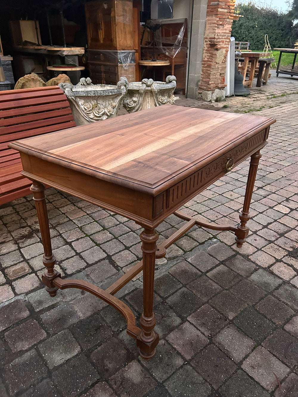 Petit bureau en Noyer massif 1900 - Réf 4620