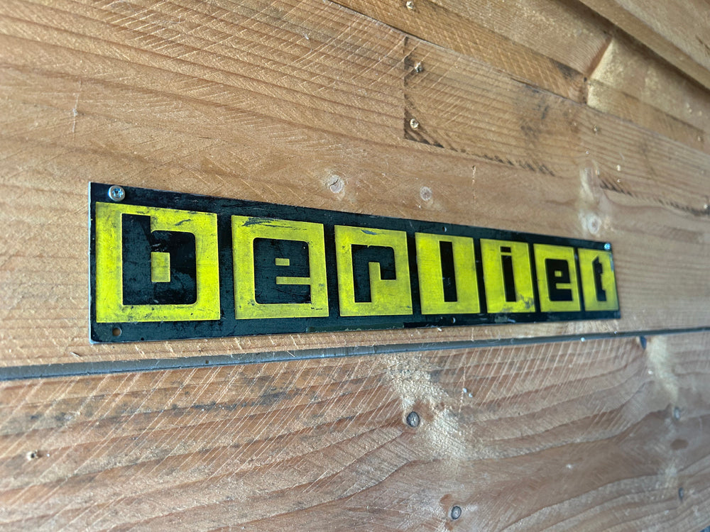 Plaque émaillée Automobilia  réf 4514