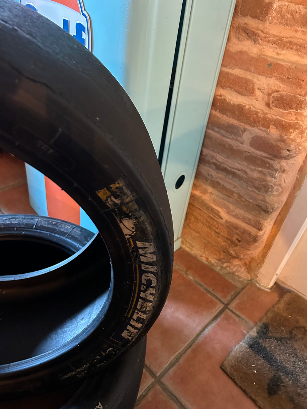 Automobilia & decoration  pneu slick - Réf 4574