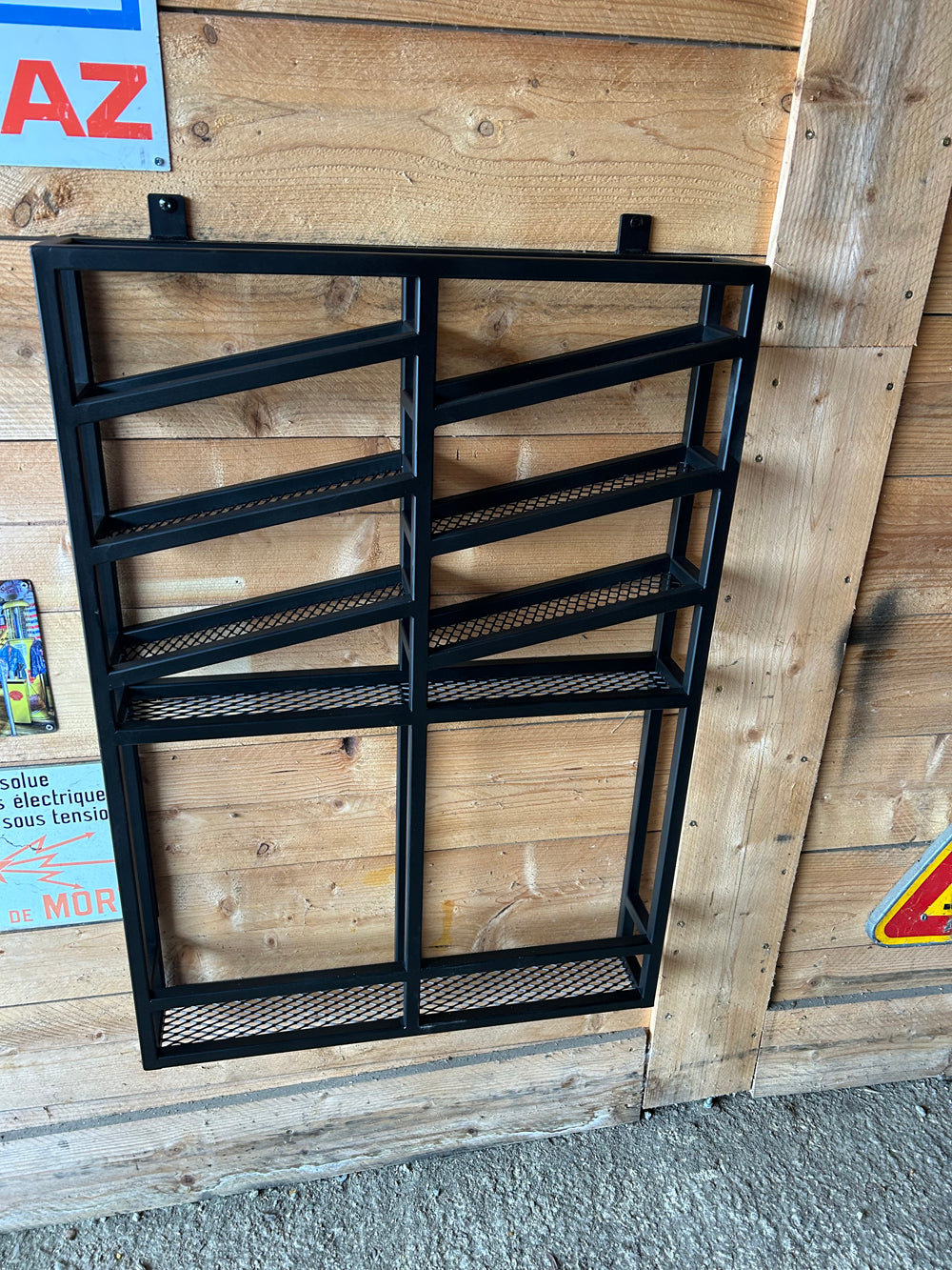 Présentoir à bouteille design industriel  Réf 4457 Prix de base : 500€