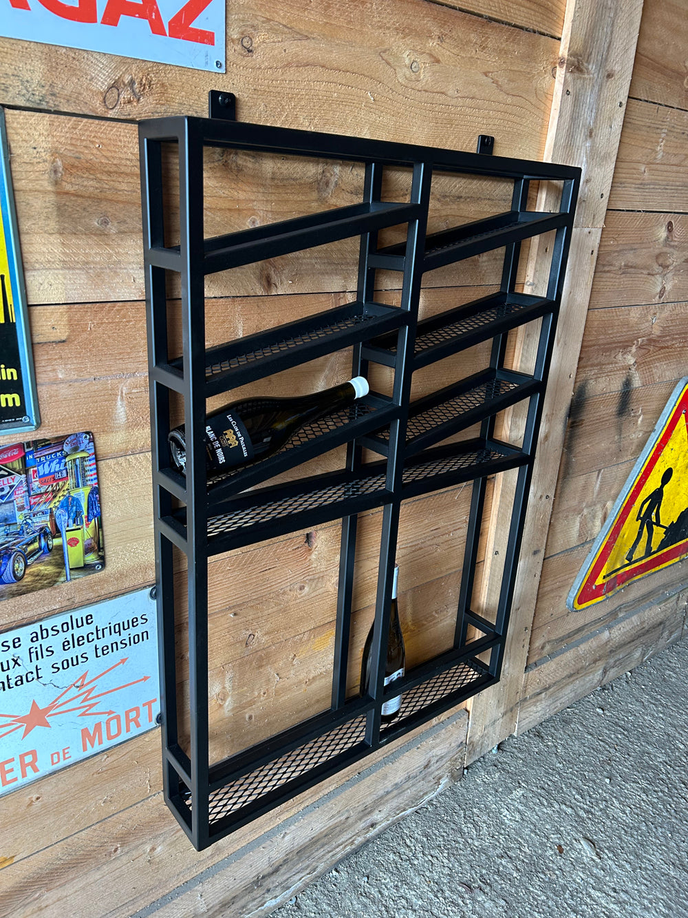 Présentoir à bouteille design industriel  Réf 4457 Prix de base : 500€
