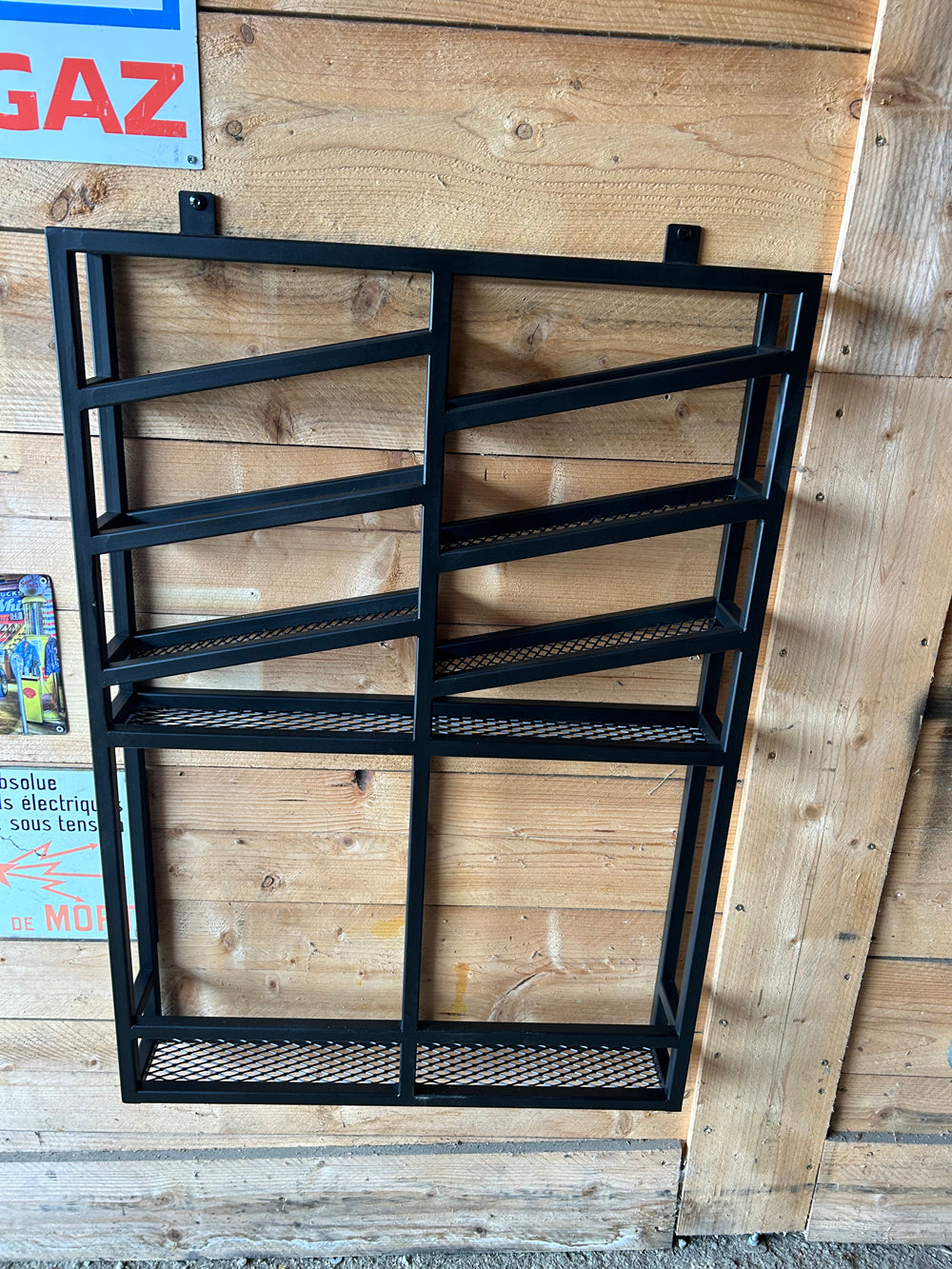 Présentoir à bouteille design industriel  Réf 4457 Prix de base : 500€