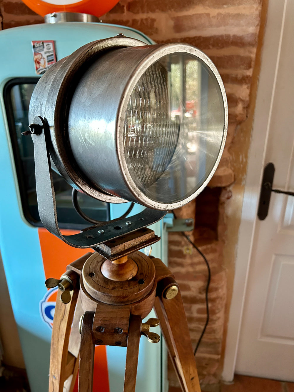 Projecteur avec trepied 1900 Réf 4112