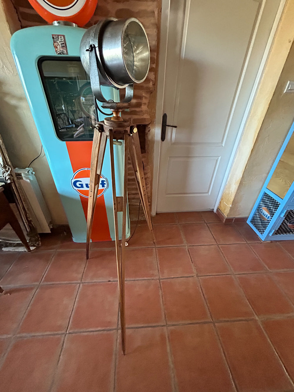 Lampe Trépied Industrielle Vintage LITA Sur Trépied – GITZ – Argentée – Occasion