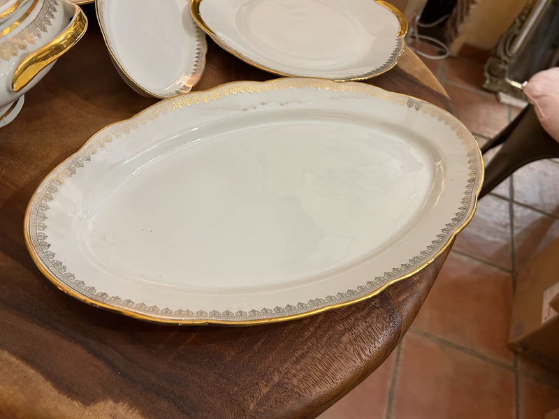 Service porcelaine doré de Chauvigny 56 pièces Réf 4160