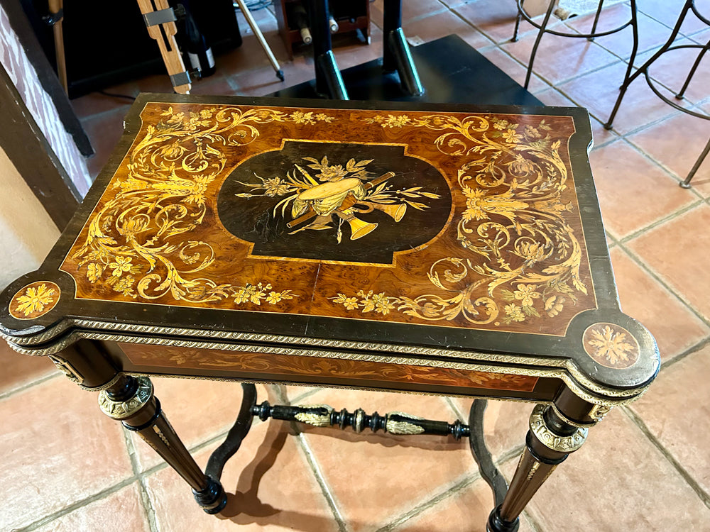 Table à Jeux Napoléon III Marqueterie Attributs Musique