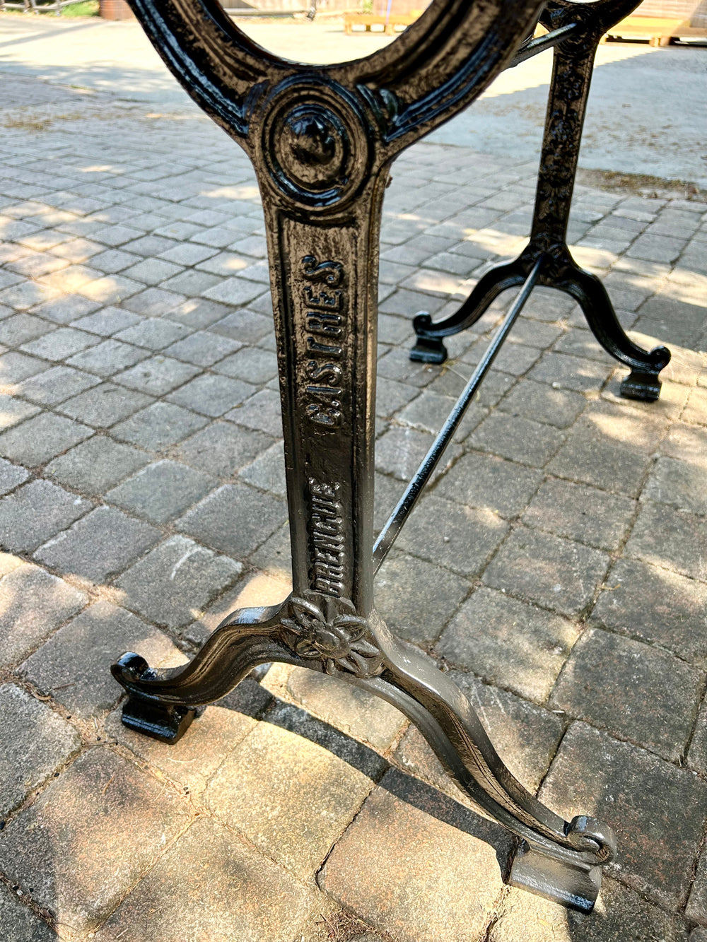 Table bistrot fonte et marbre Castres 1950/60 Réf 4533